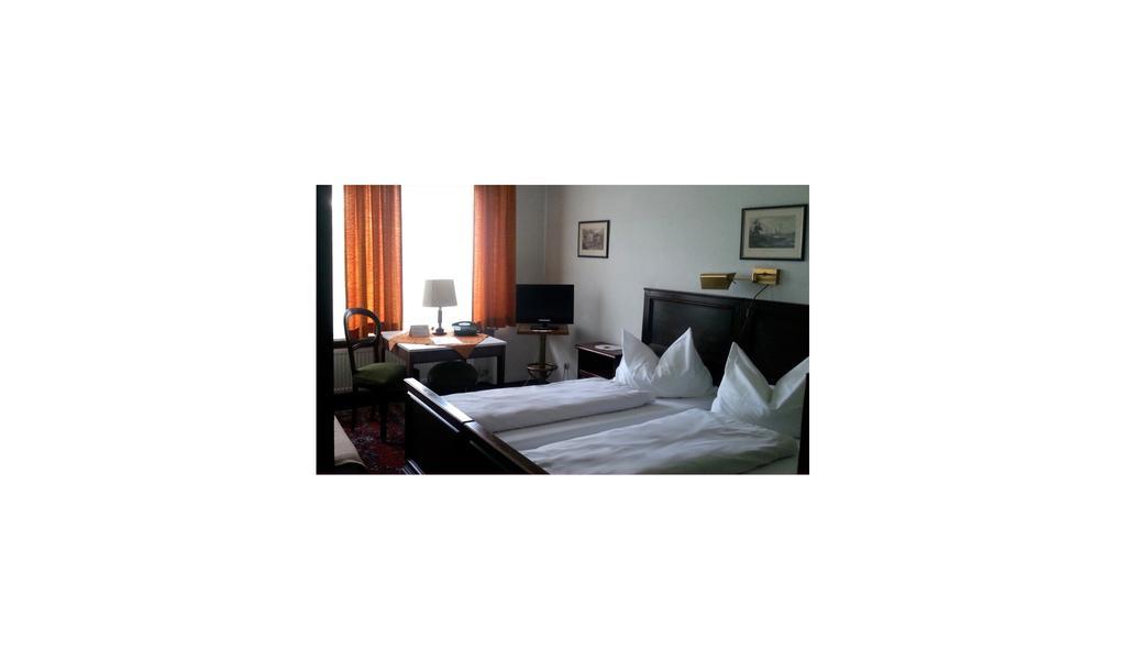 Hotel Corona Франкфурт на Майн Екстериор снимка