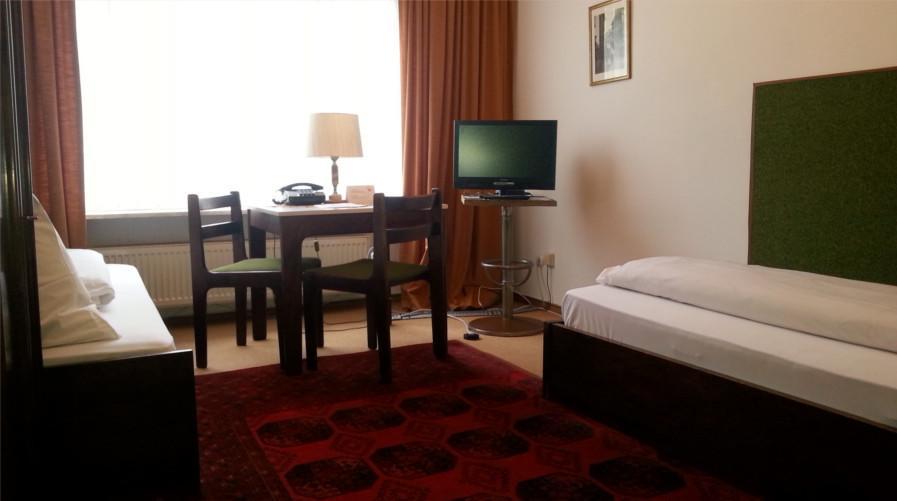 Hotel Corona Франкфурт на Майн Екстериор снимка